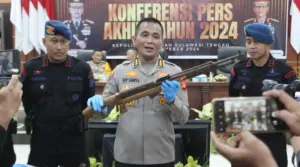 Satgas Madago Raya Amankan 5 Senpi Rakitan dan 18 Bom Rakitan