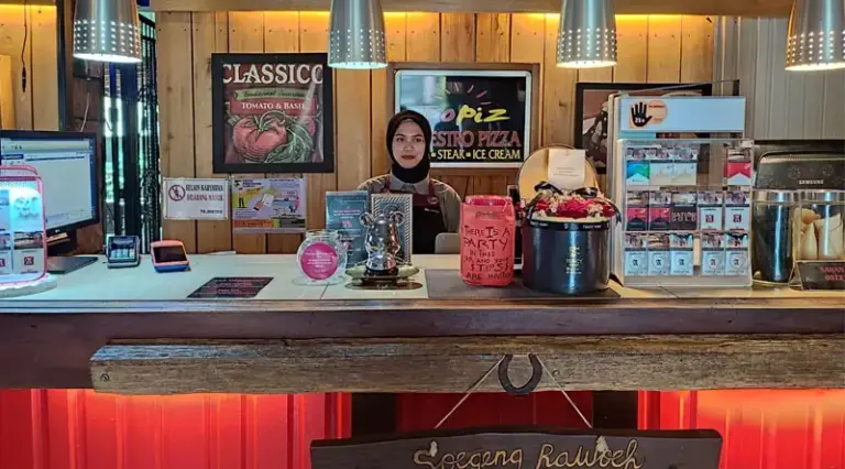 Sambutan hangat di KAfe Maestro. (Foto: beritapalu.com/bmz)