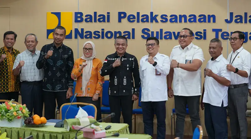 Wali Kota Palu, Hadianto Rasyid bersama Sekkot Palu, Irmayanti di Kantor BPJN Sulteng, Kamis (16/1/2025). (Foto: Prokopim Sekkot Palu/Jufri)