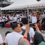 Suasana pelepasan jalan santai dan bakti sosial IKAPTK di halaman Kantor Wali Kota Palu, Minggu (12/1/2025). (Foto: ProkopimSekot Palu/Imron)