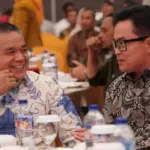 Wali Kota Palu, Hadianto Rasyid (kanan) berbicang dengan pejabat lama Kapolresta Palu Kombes Pol barliansyah pada acara pisah sambut di palu, Kamis (9/1/2025). (Foto: Prokopimda Palu/iwan)