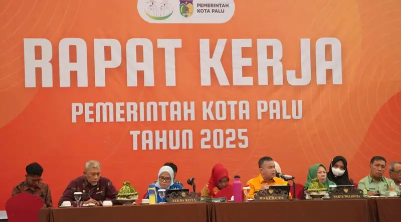 Suasana Raker Pemkot Palu yang dipimpin Wali Kota Hadianto Rasyiud di Palu, Kamis (23/1/2025). (Foto: prokopim Setda Kota Palu/Iwan)