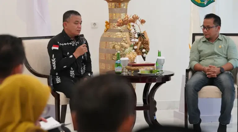 Wali KOta Palu, Hadianto Rasyid saat emenrima kunjungan studi banding anggota DPRD Tolitoli di Palu, Kamis (16/1/2025). (Foto: Prokopim Sekot Palu/Jufri)
