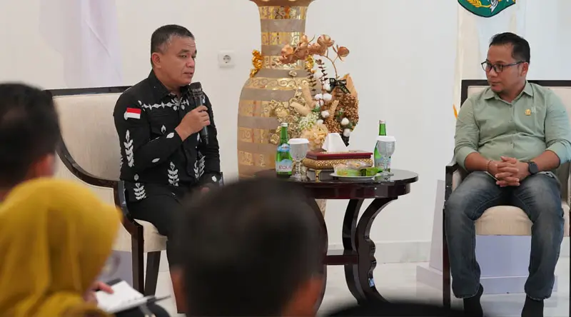 Wali KOta Palu, Hadianto Rasyid saat emenrima kunjungan studi banding anggota DPRD Tolitoli di Palu, Kamis (16/1/2025). (Foto: Prokopim Sekot Palu/Jufri)