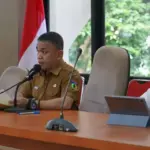 Wali Kota Palu, Hadianto Rasyid (tengah pada pertemuan dengan sejumlah pengusaha tambang galian C di palu, Senin (20/1/2025). (Foto: prokopim Setda Kota Palu/Iwan)
