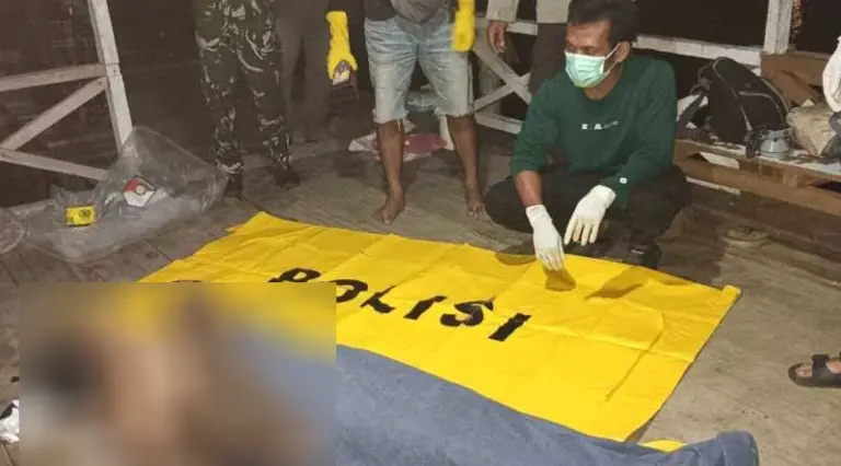 Evakuasi mayat seorang WNA oleh apaart Polres Touna, Minggu (12/1/2025). (Foto: Humas {Polres Touna)