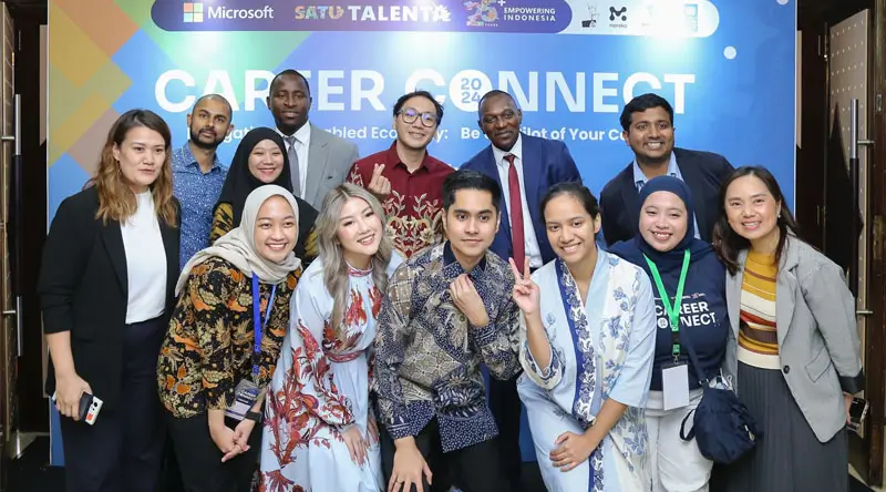 UNDP bersama Biji-Biji, Microsoft, dan Islamic Development bank dalam Job Fair yang diselenggarakan pada 2024. (Foto: UNDP)