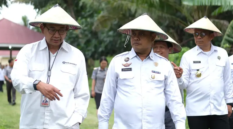 Kepala Perwakilan BI Sulteng, Rony Hartawan (kiri) bewrsama Ditjen PAS Sulteng, BPSPST Sulteng pada peluncuran penguatan ketahanan pangan dan pengendalian inflasi di Palu, Senin (17/2/2025). (Foto: BI Sulteng)