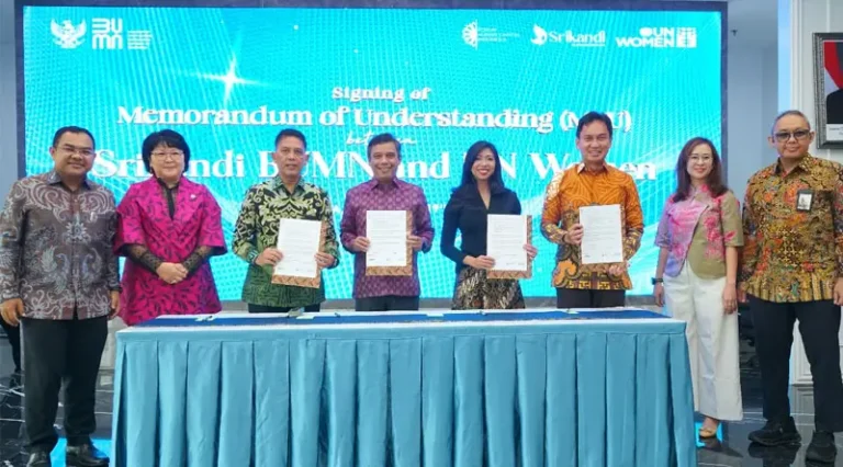 Nico Kanter, Direktur ANTA; Nixon LP Napitupulu, Direktur BTN; Maya Watono, Direktur InJourney; dan Agung Budi Waskito, Direktur WIKA, menandatangani Prinsip-Prinsip Pemberdayaan Perempuan (WEPs) untuk menunjukkan komitmen sebagai pemimpin dalam mencapai kesetaraan gender di BUMN di Jakarta, Rabu (19/2/2025). (Foto: : UN Women/Christina Phan)