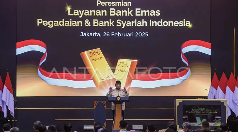 Presiden Prabowo Subianto menyampaikan pidato saat peresmian Layanan Bank Emas Pengadaian dan Bank Syariah Indonesia di The Gade Tower, Jakarta, Rabu (26/2/2025). Dalam peresmian itu, Presiden Prabowo mengatakan dengan adanya bank emas menjadi langkah mendukung hilirisasi dalam Astacita yang dicanangkan pemerintah sehingga akan meningkatkan produk domestik bruto Indonesia hingga Rp245 triliun, membuka 1,8 juta lapangan kerja baru, dan memperluas devisa. ANTARA FOTO/Muhammad Adimaja/tom