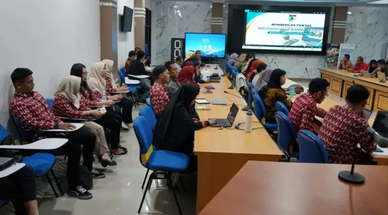 Sosialisasi Implementasi E - katalog Versi 6.0 bagi Pejabat Pembuat Komitmen (PPK), Bendahara dan APIP di lingkup Pemkot Palu di Ruang Bantaya, Kamis (13/2/2025). (Foto: Prokopim Setda Kota Palu/Yuspi)