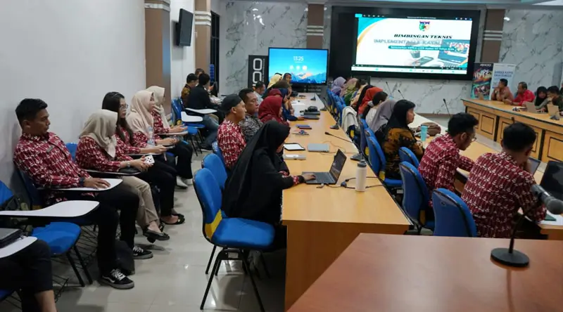 Sosialisasi Implementasi E - katalog Versi 6.0 bagi Pejabat Pembuat Komitmen (PPK), Bendahara dan APIP di lingkup Pemkot Palu di Ruang Bantaya, Kamis (13/2/2025). (Foto: Prokopim Setda Kota Palu/Yuspi)