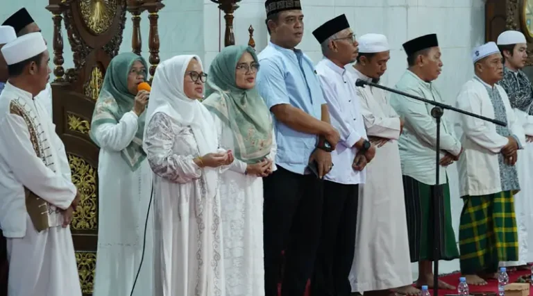 Peringatan malam Nisfu Sya'ban di Masjid Jami Al-Hidayah, Palu, Kamis (13/2/2025). (Foto: pokopim Setda Kota Palu)