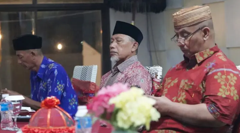 Asisten Kesra Setda Kota Palu, Usman (tengah) pada pembukaan pelatihan dan pembinaan qori dan qoriah Kota Palu, Kamis (13/2/2025). (Foto: Prokopim Setda Kota palu/Iwan)