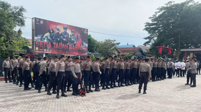 Sejumlah personel mengikuti apel siaga jelang pelantikan kepala daerah di Mapolda Sulteng, Rabu (19/2/2025). (Foto: Humas Polda Sutleng)