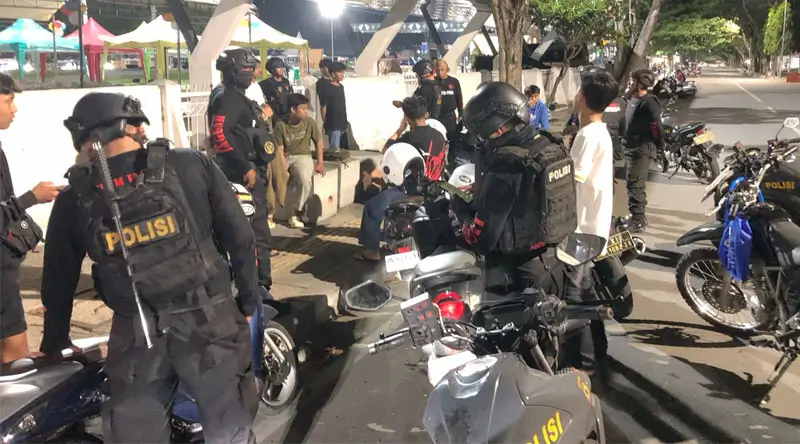 TIm Jaguar Sat Samapta Polresta Palu pada patroli untuk mencegah tawuran geng motor di Palu, Minggu (16/2/2025) dini hari. (Ftoo: Polresta Palu)