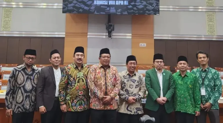 Kepala Kemenag Sulteng di Gedung DPR RI. (Foto: Kemenag Sulteng)