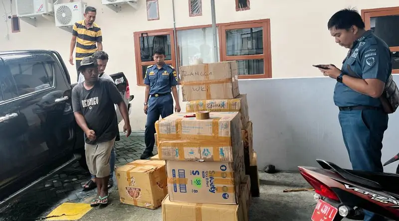 Ribuan bungkos rokok ilegal yang dikemas dengan karton digagalkan penyelundupannya di AMpana, Tojo Unauna, Sabtu (22/2/2025). (Foto: Penrem 132/Tdl)