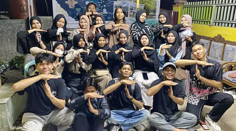 Trash Ranger Sulteng pada peresmian Tim Penjaga Trash Boom di Layana Indah, Rabu (26/2/2025). (Foto: Trash Tangers Sulteng)