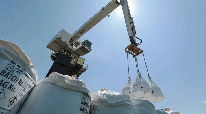 Proses pengepakan nikel matte di Pt Vale, Sorowako. (Foto: HO-PT Vale)
