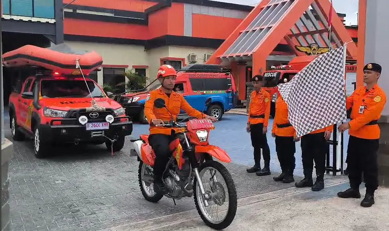 Kepala Basarnas Palu melepas tim Siaga SAR Khusus Lebaran di kantor Basarnas Palu, Jumat (21/3/2025). (Foto: Basarnas Palu)