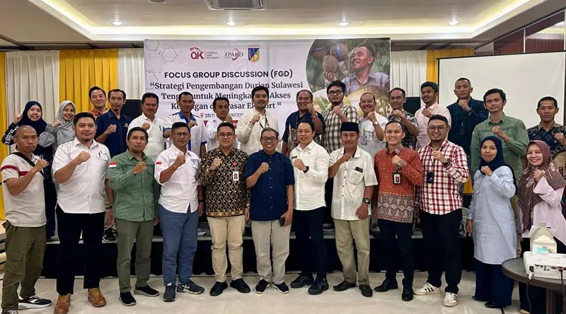 Foto bersama usai FGD Pengembangan Akses Keuangan dan Ekspor Durian di Palu, Rabu (5/3/2025). (Foto: HO-OJK Sulteng)