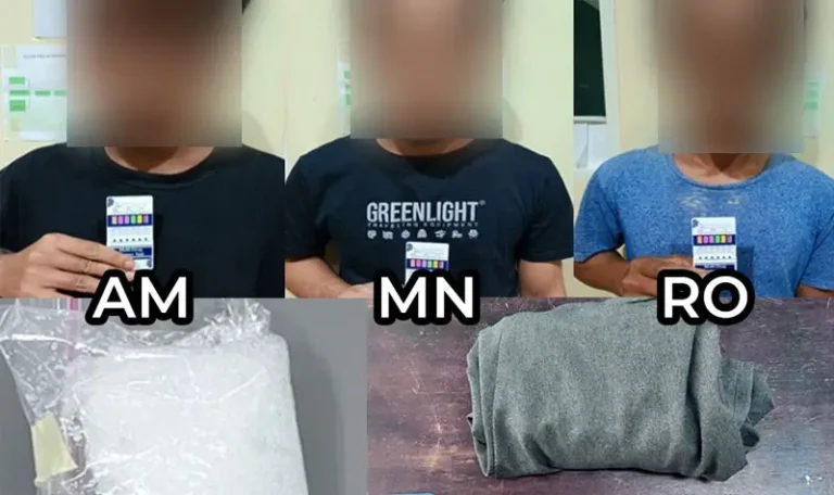 Tiga terduga pengedar sabu beserta barang bukti yang diamankan Ditresnarkoba Polda Sulteng, Sellasa (25/3/2025). (Foto: Humas Polda Sutleng)
