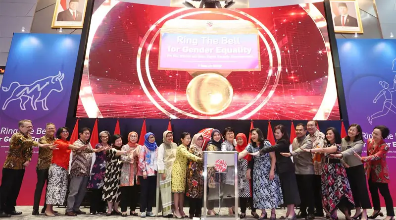 rosesi membunyikan bel untuk kesetaraan gender dalam rangka memperingati Hari Perempuan Internasional yang dipimpin oleh Staf Ahli Menteri Bidang Hukum dan Hak Asasi Manusia, Kementerian Pemberdayaan Perempuan dan Perlindungan Anak, Ratna Susianawati. Kegiatan ini bertujuan untuk meningkatkan perhatian dunia usaha untuk mendorong pemberdayaan perempuan di tempat kerja, tempat usaha dan komunitas, 7 Maret 2025. Photo: IBCWE/Banu Maulana.
