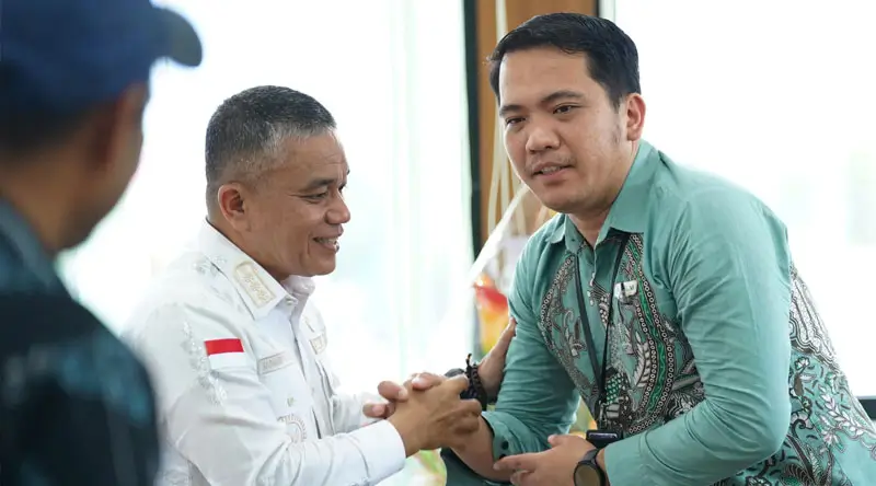 Wali KOta Palu, Hadianto Rasyid (kiri) bersama Kepala Cabang PT Pelni Palu, Christian Moreys Nainggolan di Kantor Wali Kota Palu, Kamis (6/3/2025). (Foto: Prokopim Setda Kota Palu/Jufri)