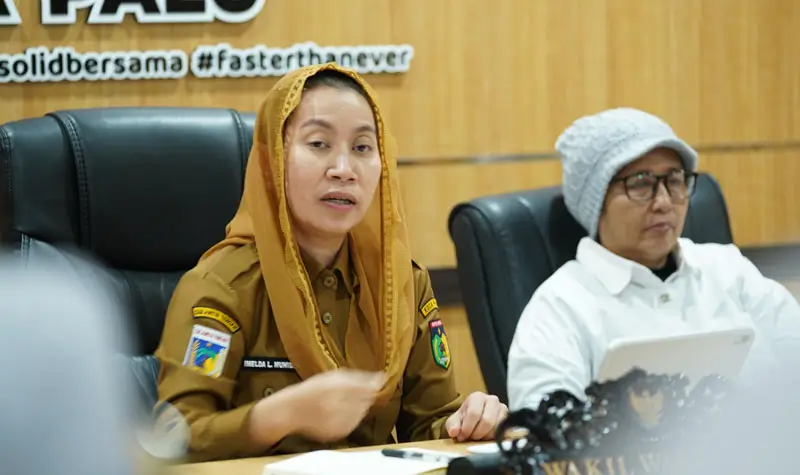 Wakil Wali Kota Palu, Imelda Lilianan Muhidin (kiri) saat membuka pembahsan Rancana Awal RPJMD Kota Palu 2025-2029 di Ruang Bantaya Bappeda Kota Palu, Senin (24/3/2025). (Foto: Prokopim Setda Kota Palu/Jufri)