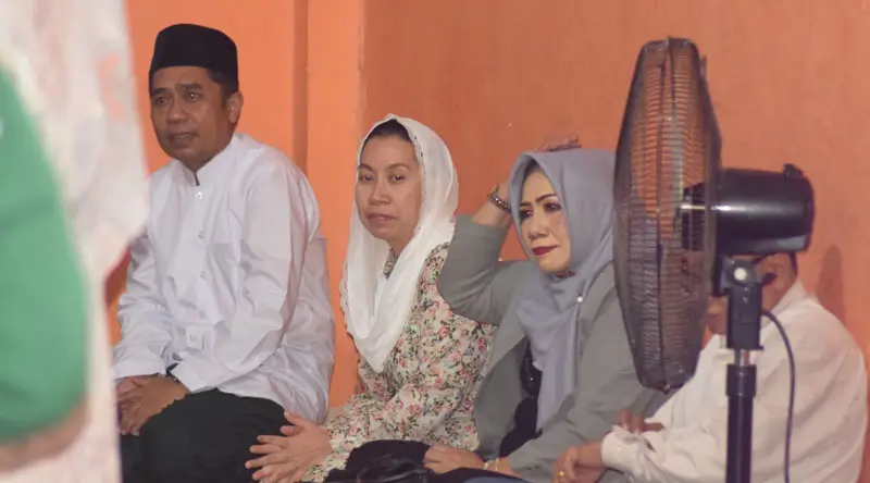 Wakil Wali Kota Palu, Imleda Liliana Muhidin (kedua kiri) pada buka puasa dan tadarus harmoni kebangsaan di palu, Rabu (12/3/2025). (Foto: prokopim Setda Kota Palu/Imron)