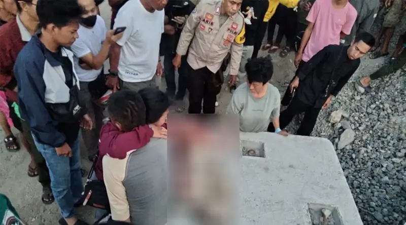 Warga mengerumuni mayat yang tak dikenali yang mengapung di pantai Talise, Jumat (28/2/2025). (Foto: Humas Polresta Palu)