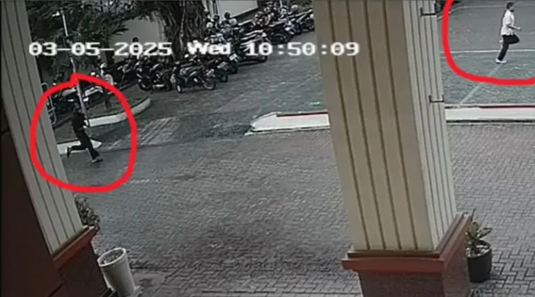 Dua tahanan melarikan diri saat menjalani persidangan di Pengadilan Negeri Palu, Rabu (5/3/2025). (Sumber: Tangkapan layar CCTV)