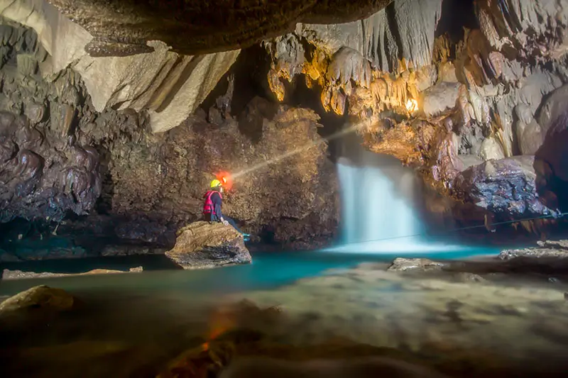 Geopark Kebumen, Caving goa barat (Foto: Hudi wasono)