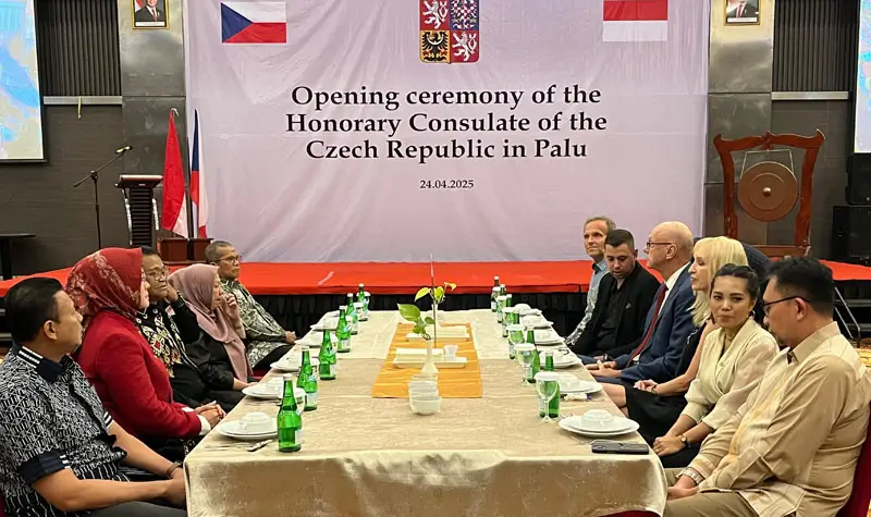 Gala DInner bersama Duta Besar Republik Ceko untuk Indonesia, Jaroslav Doleček pada pembukaan Konsulat Kehortmatan di palu, Kamis (24/4/2025). (Foto: Prokopim Setda Kota Palu/Jufri)