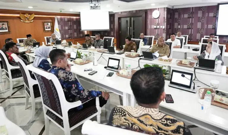 Wakil Wali Kota Palu, Imelda Liliana Muhidin (kanan) pada rapat bersama Menteri Sosial RI dan Wakil Menteri Sosial di Kementerian Sosial Republik Indonesia, Jakarta, Rabu (23/04/2025). (foto: Kemensos)