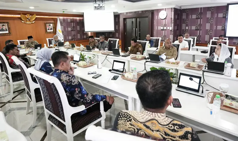 Wakil Wali Kota Palu, Imelda Liliana Muhidin (kanan) pada rapat bersama Menteri Sosial RI dan Wakil Menteri Sosial di Kementerian Sosial Republik Indonesia, Jakarta, Rabu (23/04/2025). (foto: Kemensos)