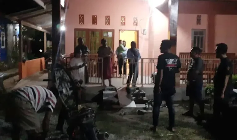Suasana di rumah korban yang mengalami penganiayaan ebrat, Sabtu (26/4/2025). (Foto: Humas Polresta Palu)