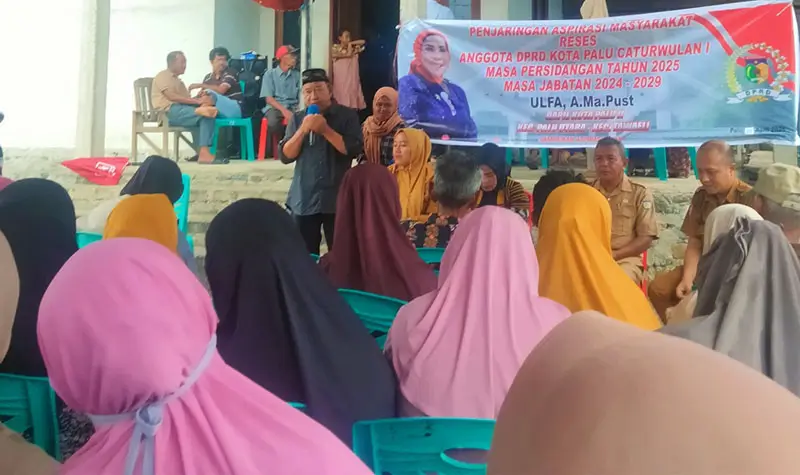 Anggota DPRD Kota Palu, Ulfa pada reses di Kecamatan Tawaeli, Selasa (15/4/2025). (Foto: Audrey Lima Wongsonegoro