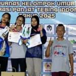 Kinaya Maulidyah berselebrasi usai menerima medali perak pada Kejurnas Panjat Tebing KU XIX 2025 di Banten, Sabtu (21/6/2025). (Foto: FPTI Sulteng)