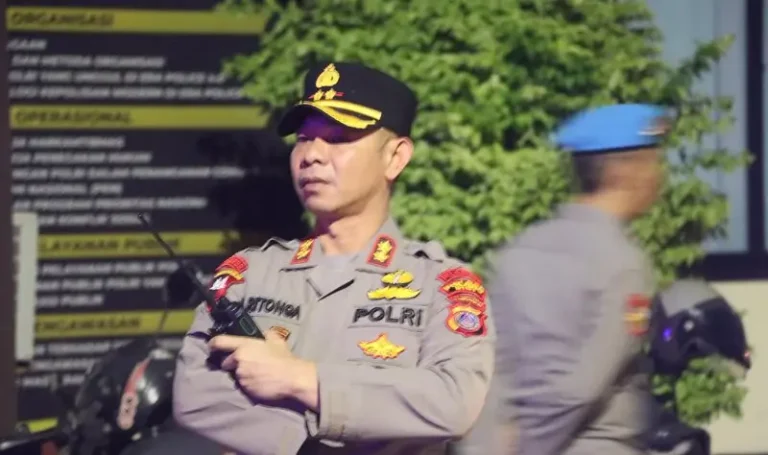 Kapolres Sigi, AKBP Kari Amsah Ritonga memimpin patroli besar di wilayah hukumnya, Sabtu (14/6/2025). (Foto: Humas Polres Sigi)