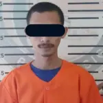 RJ, tersangka kasus kepemilikan narkoba yang ditangkap di Desa Pewunu, Dolo Barat, Sigi, Rabu (18/6/2025). (Foto: Humas Polres Sigi)