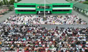 Shalat Idul Adha Bersama Warga, Danrem Serahkan 19 Hewan Kurban