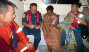 Tim SAR Gabungan Evakuasi Penumpang KM Tilong Kabila yang Melompat ke Laut