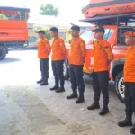 Unit Siaga SAR Tolitoli perkuat personel dan peralatan untukpencarian korban longsor di Anutapiura, Bolano, Parigi Moutong, Senin (23/6/2025). (Foto: Basarnas Palu)