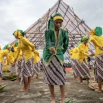 Pertunjukan tari pada pembukaan Festival Danau Lindu tahun 2024 lalu. (bmzIMAGES/Basri Marzuki)