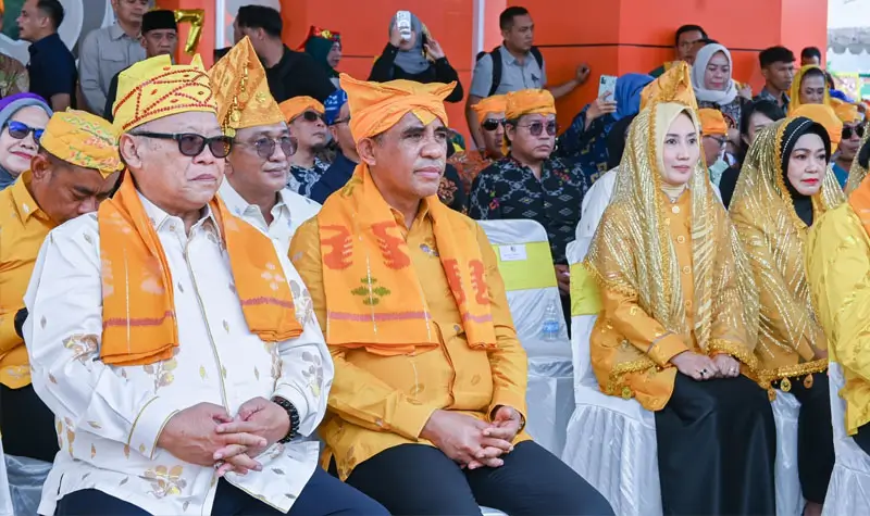 Gubernur Sulteng, ANwar Hafid (kedua kanan) pada peringtaan HUT ke-17 Kabupaten Sigi di Sigi, Selasa (24/6/2025). (Foto: Biro Adpim Setdaprov Sulteng)