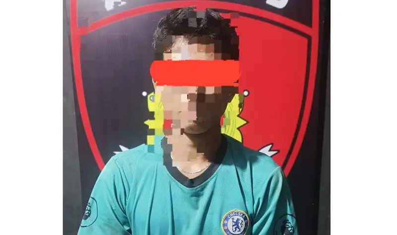A, terduga pelaku pencurian kabel tembaga yang ditangkap jajaran Polsek Mantikulore, Jumat (13/6/2025).(Foto: Humas Polresta Palu)