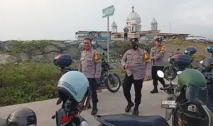 Aparat Tertibkan Parkir Liar di Sekitar Masjid Terapung