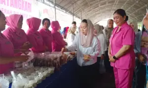 Pasar Murah Polresta Palu Disambut Antusias Warga